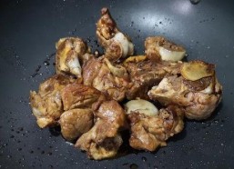 娱乐吃瓜酱唯一的鸡腿,娱乐吃瓜酱唯一鸡腿背后的故事